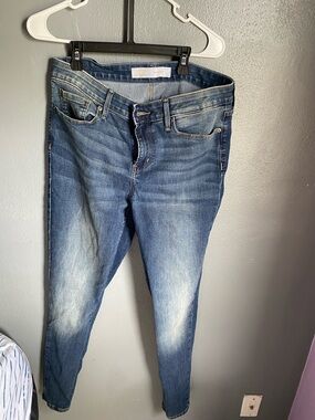 Women's Skinny Jeans in Medium Blue Denim
